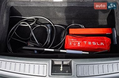 Ліфтбек Tesla Model S 2014 в Києві