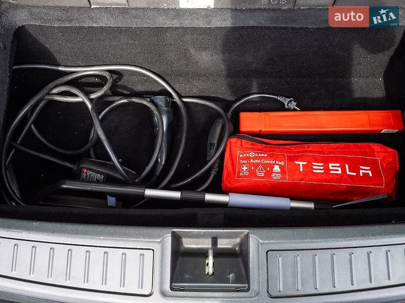 Ліфтбек Tesla Model S 2014 в Києві