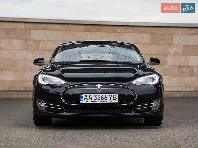 Ліфтбек Tesla Model S 2014 в Києві