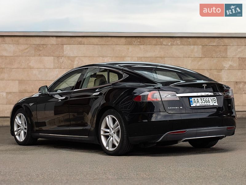 Ліфтбек Tesla Model S 2014 в Києві