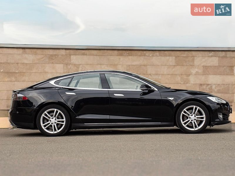 Ліфтбек Tesla Model S 2014 в Києві
