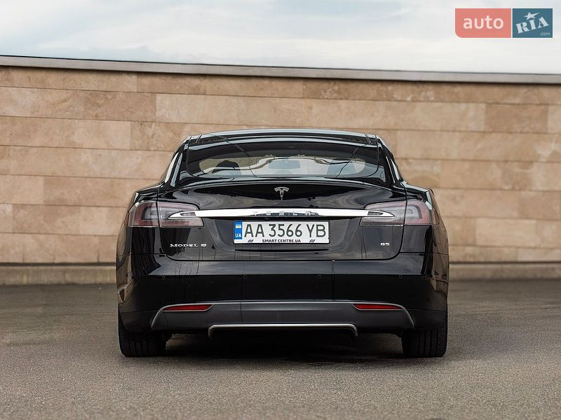 Ліфтбек Tesla Model S 2014 в Києві
