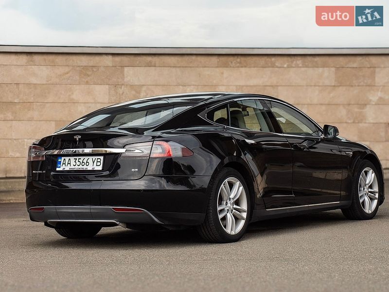 Ліфтбек Tesla Model S 2014 в Києві