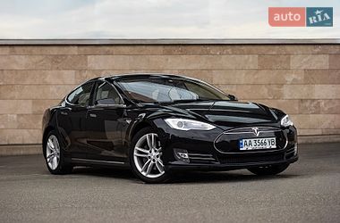 Ліфтбек Tesla Model S 2014 в Києві