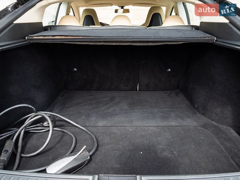 Ліфтбек Tesla Model S 2014 в Києві