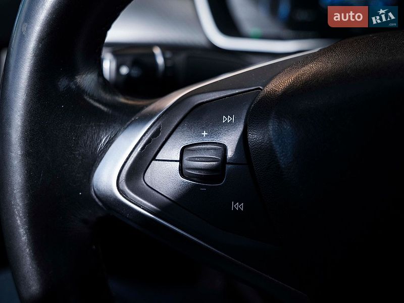 Ліфтбек Tesla Model S 2015 в Києві фото 24 Ліфтбек Tesla Model S 2015 в Києві