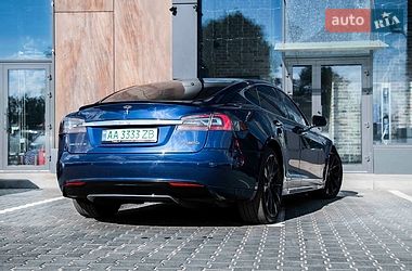 Ліфтбек Tesla Model S 2015 в Києві фото 28 Ліфтбек Tesla Model S 2015 в Києві