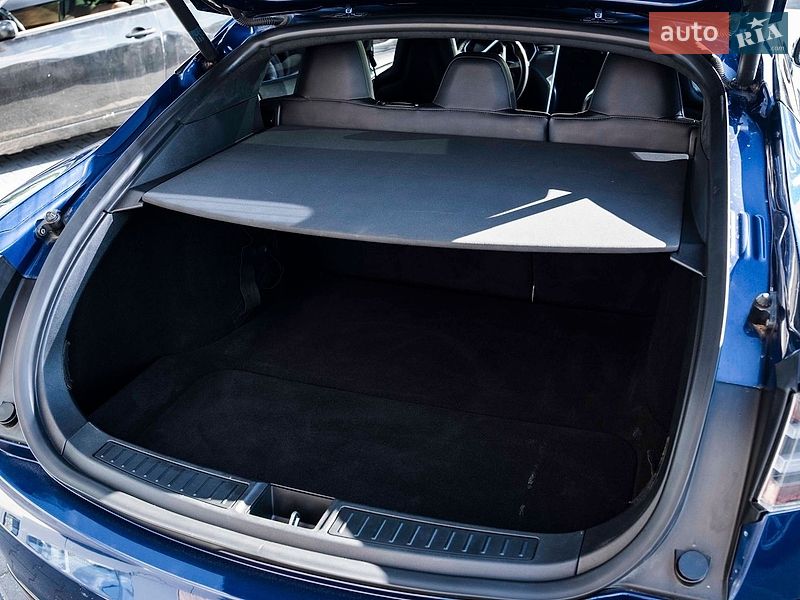 Ліфтбек Tesla Model S 2015 в Києві фото 34 Ліфтбек Tesla Model S 2015 в Києві