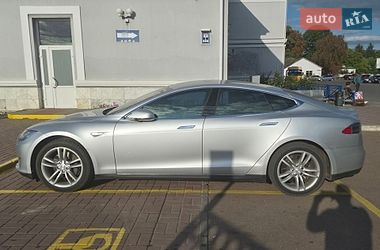 Ліфтбек Tesla Model S 2014 в Ніжині