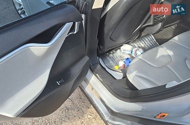 Ліфтбек Tesla Model S 2014 в Ніжині