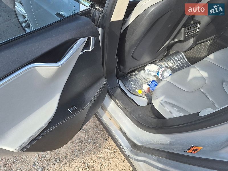 Ліфтбек Tesla Model S 2014 в Ніжині