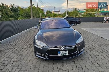 Ліфтбек Tesla Model S 2015 в Львові