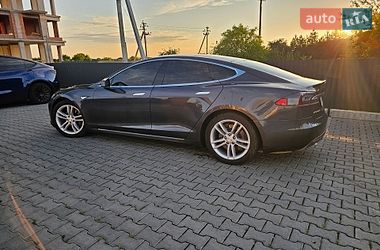 Ліфтбек Tesla Model S 2015 в Львові