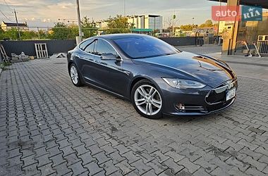 Ліфтбек Tesla Model S 2015 в Львові