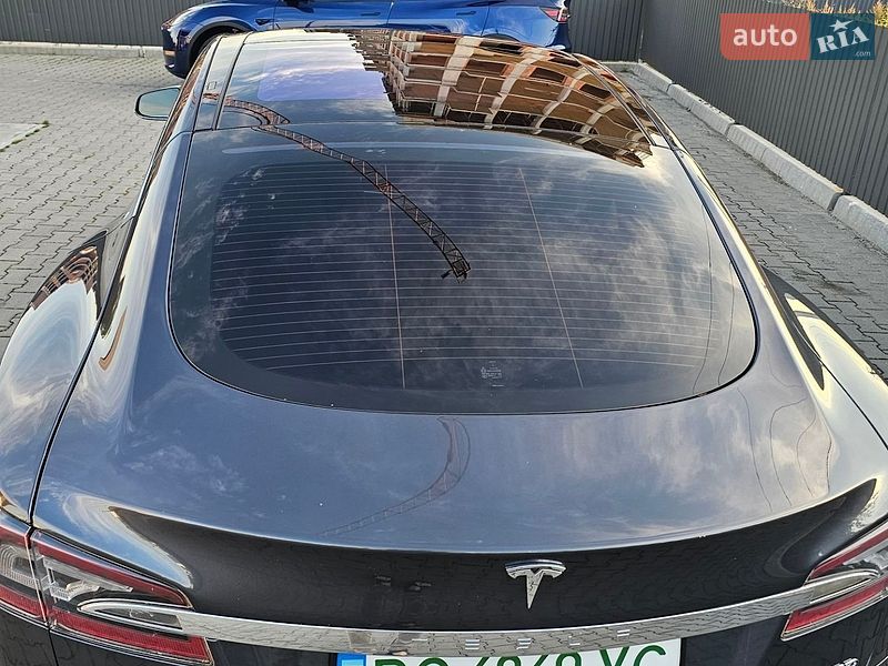 Ліфтбек Tesla Model S 2015 в Львові