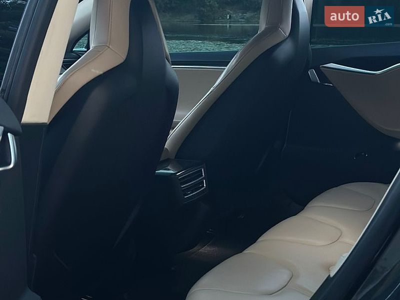 Лифтбек Tesla Model S 2013 в Виннице