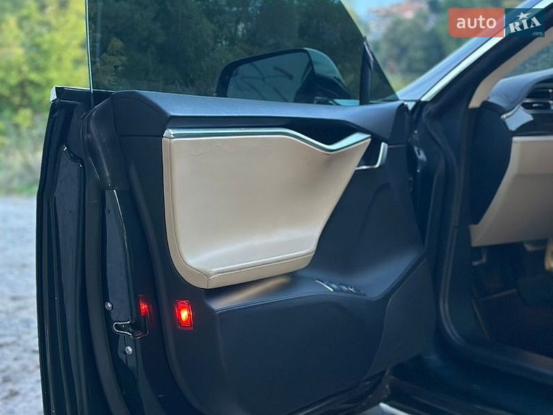 Лифтбек Tesla Model S 2013 в Виннице