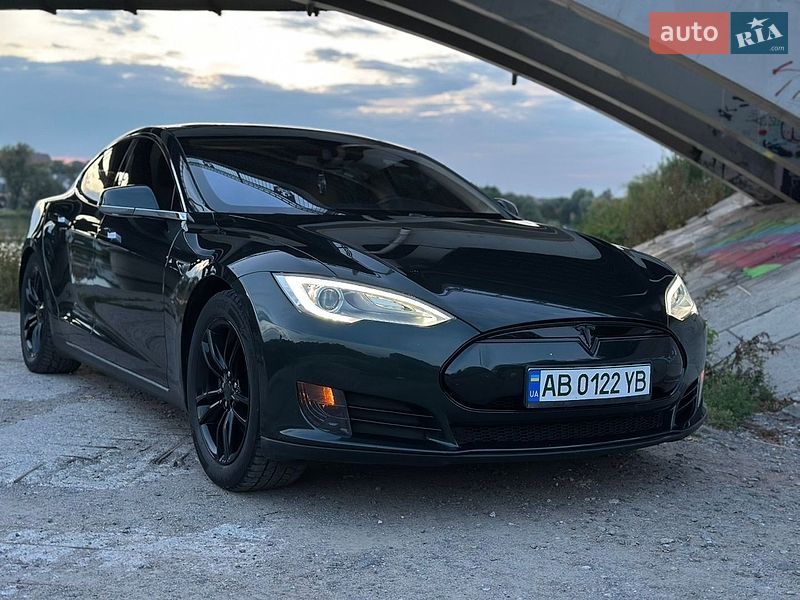 Лифтбек Tesla Model S 2013 в Виннице