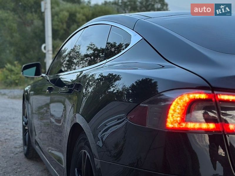 Лифтбек Tesla Model S 2013 в Виннице