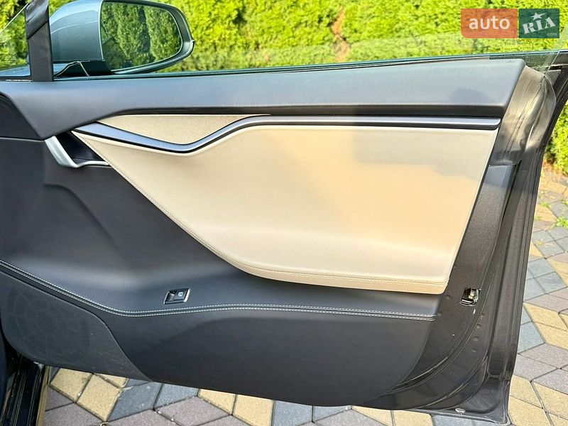 Ліфтбек Tesla Model S 2020 в Самборі