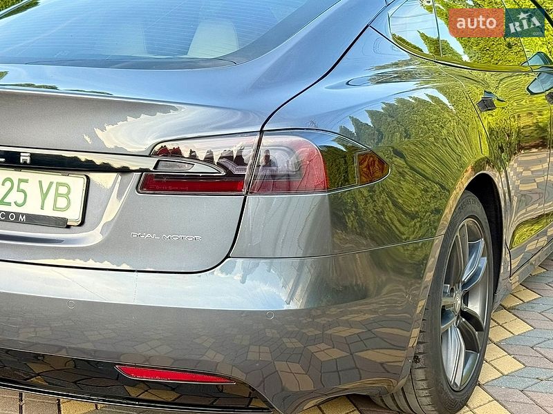 Ліфтбек Tesla Model S 2020 в Самборі