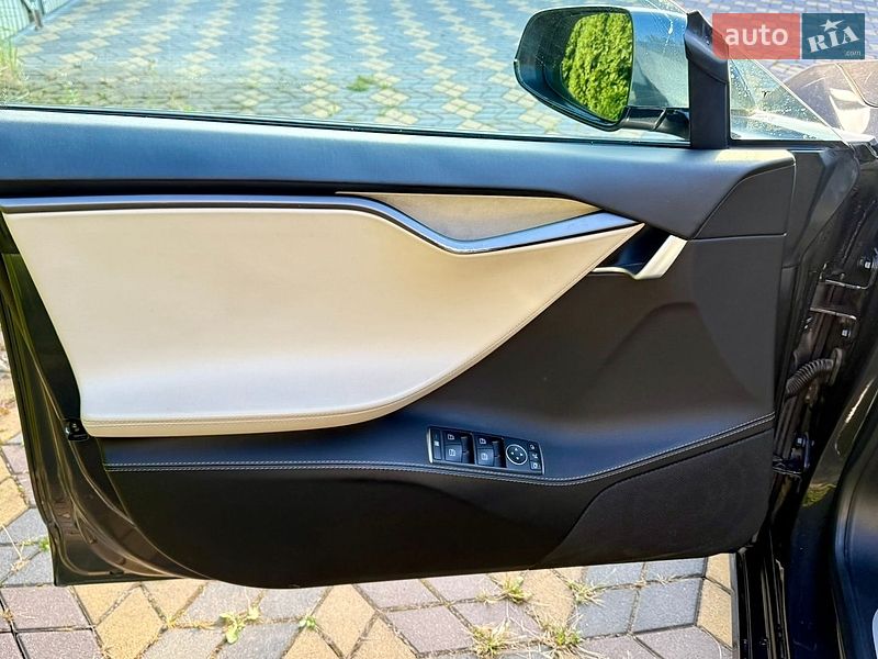 Ліфтбек Tesla Model S 2020 в Самборі