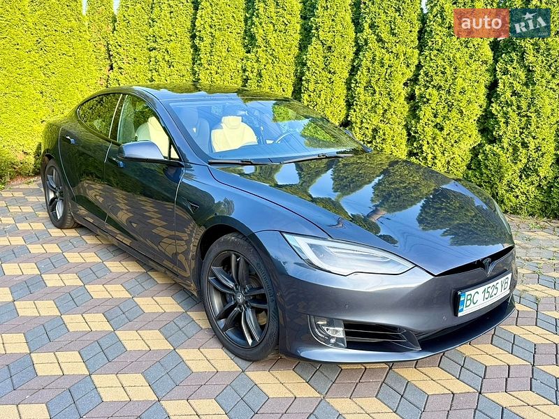 Tesla Model S 2020