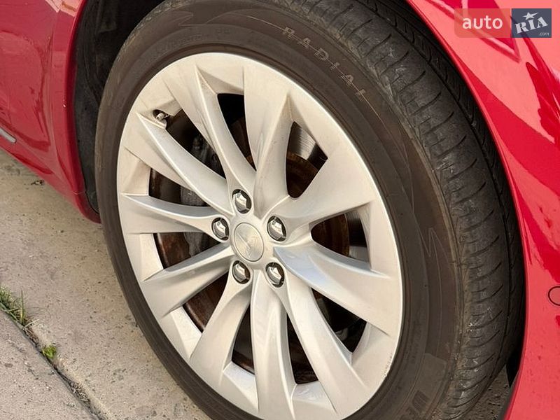 Ліфтбек Tesla Model S 2016 в Одесі
