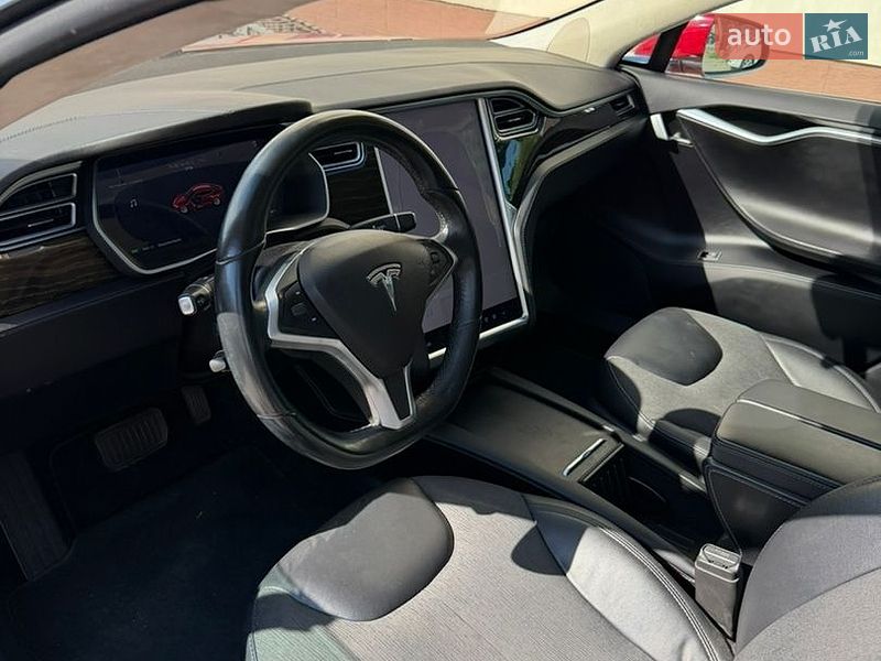 Ліфтбек Tesla Model S 2016 в Одесі