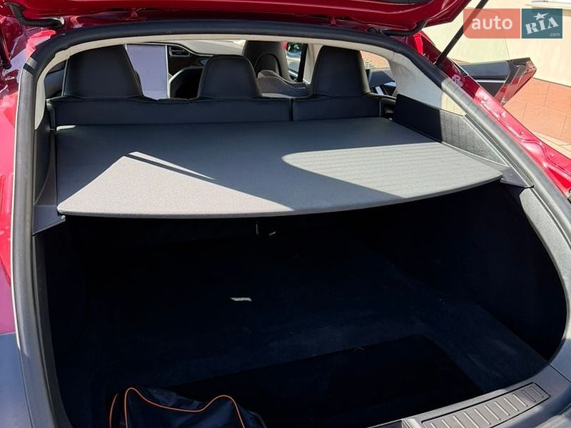 Ліфтбек Tesla Model S 2016 в Одесі