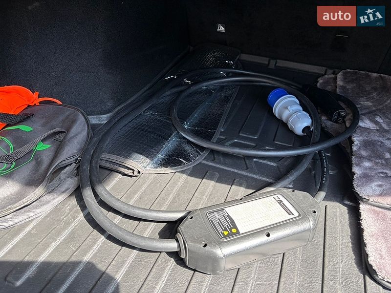 Лифтбек Tesla Model S 2021 в Киеве фото 41 Лифтбек Tesla Model S 2021 в Киеве