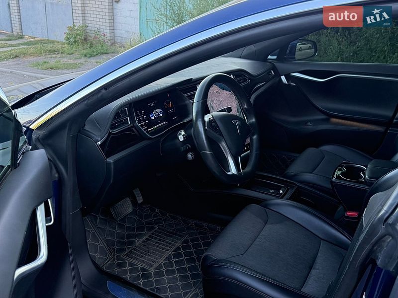 Лифтбек Tesla Model S 2018 в Днепре