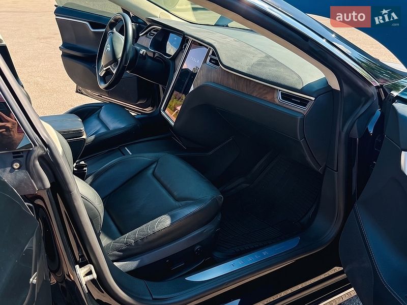 Лифтбек Tesla Model S 2016 в Харькове