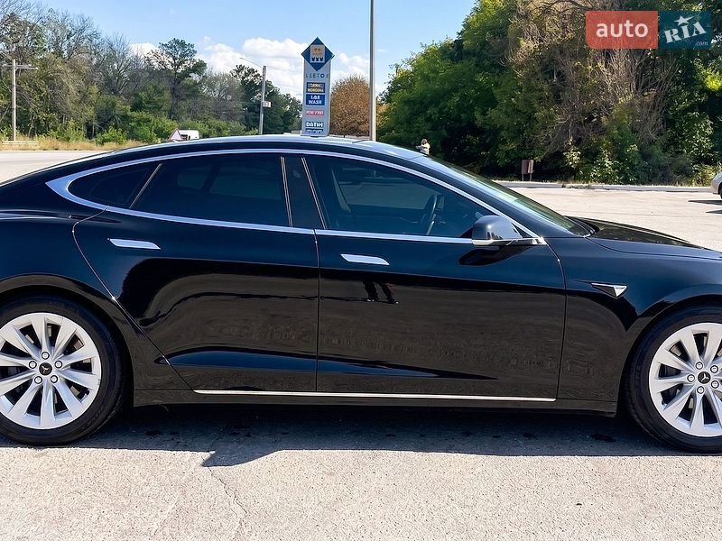 Лифтбек Tesla Model S 2016 в Харькове