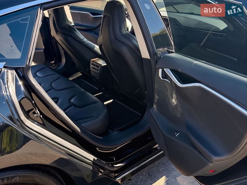 Лифтбек Tesla Model S 2016 в Харькове