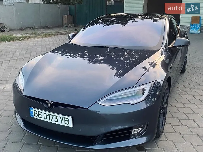 Tesla Model S 2018