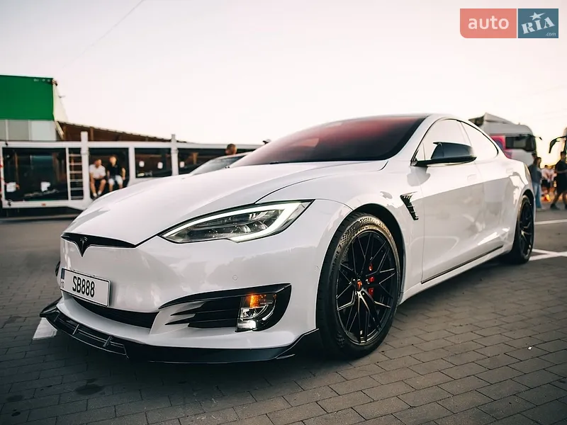 Tesla Model S 2019