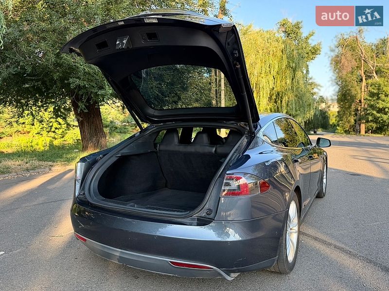 Ліфтбек Tesla Model S 2015 в Кривому Розі фото 6 Ліфтбек Tesla Model S 2015 в Кривому Розі