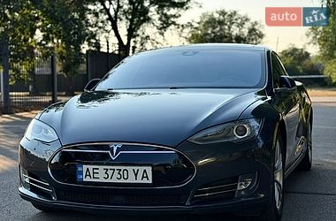 Ліфтбек Tesla Model S 2015 в Кривому Розі фото 11 Ліфтбек Tesla Model S 2015 в Кривому Розі