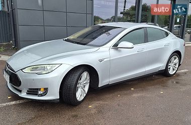 Ліфтбек Tesla Model S 2014 в Ніжині