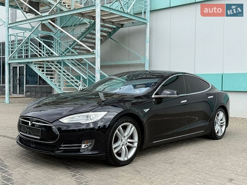 Tesla Model S 2015