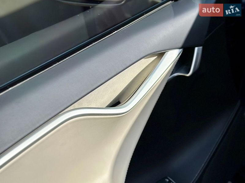 Лифтбек Tesla Model S 2018 в Киеве фото 14 Лифтбек Tesla Model S 2018 в Киеве