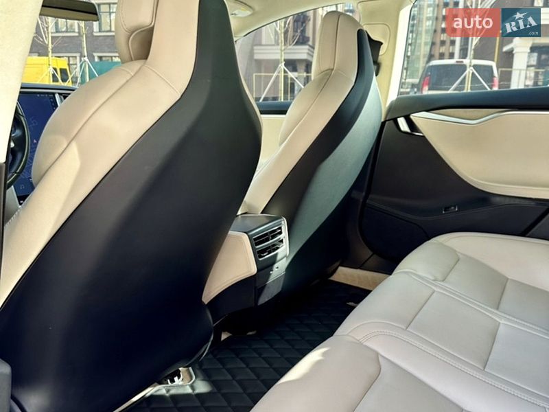 Лифтбек Tesla Model S 2018 в Киеве фото 20 Лифтбек Tesla Model S 2018 в Киеве