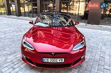 Лифтбек Tesla Model S 2019 в Черновцах