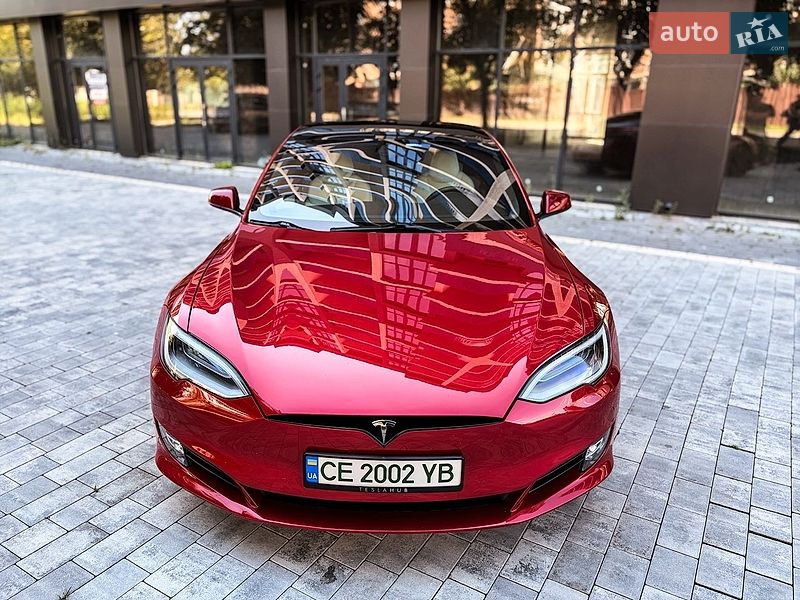 Лифтбек Tesla Model S 2019 в Черновцах