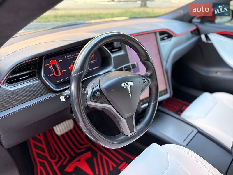 Лифтбек Tesla Model S 2019 в Черновцах