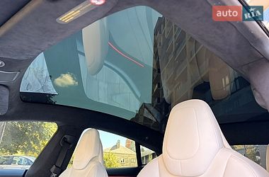 Лифтбек Tesla Model S 2019 в Черновцах
