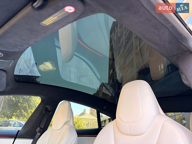 Лифтбек Tesla Model S 2019 в Черновцах