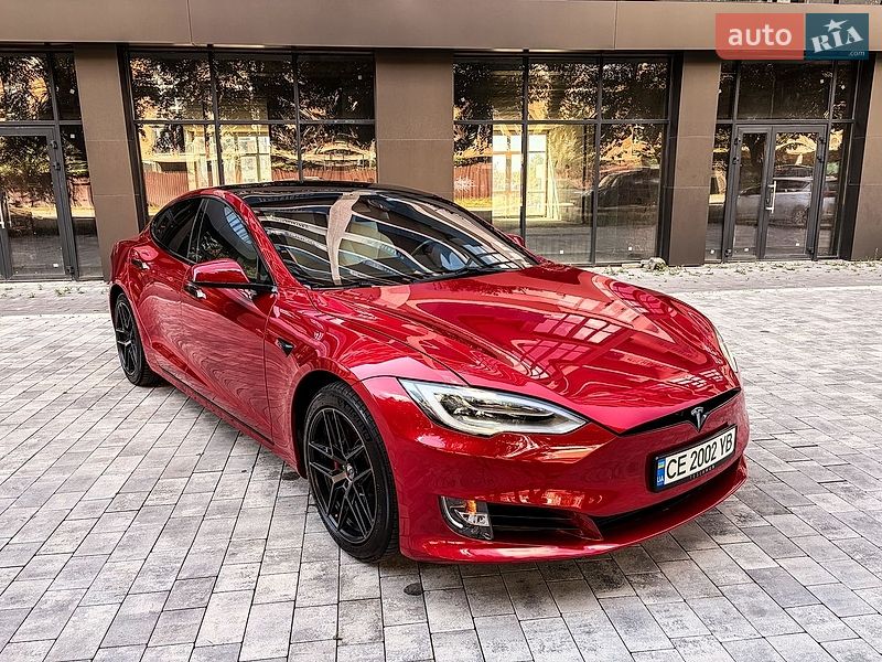 Лифтбек Tesla Model S 2019 в Черновцах