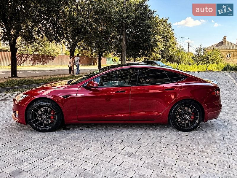 Лифтбек Tesla Model S 2019 в Черновцах